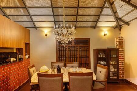 Golden Radiance Airyaman Spa & Pool Villa Breakfast & Spa Included Mysore Luaran gambar